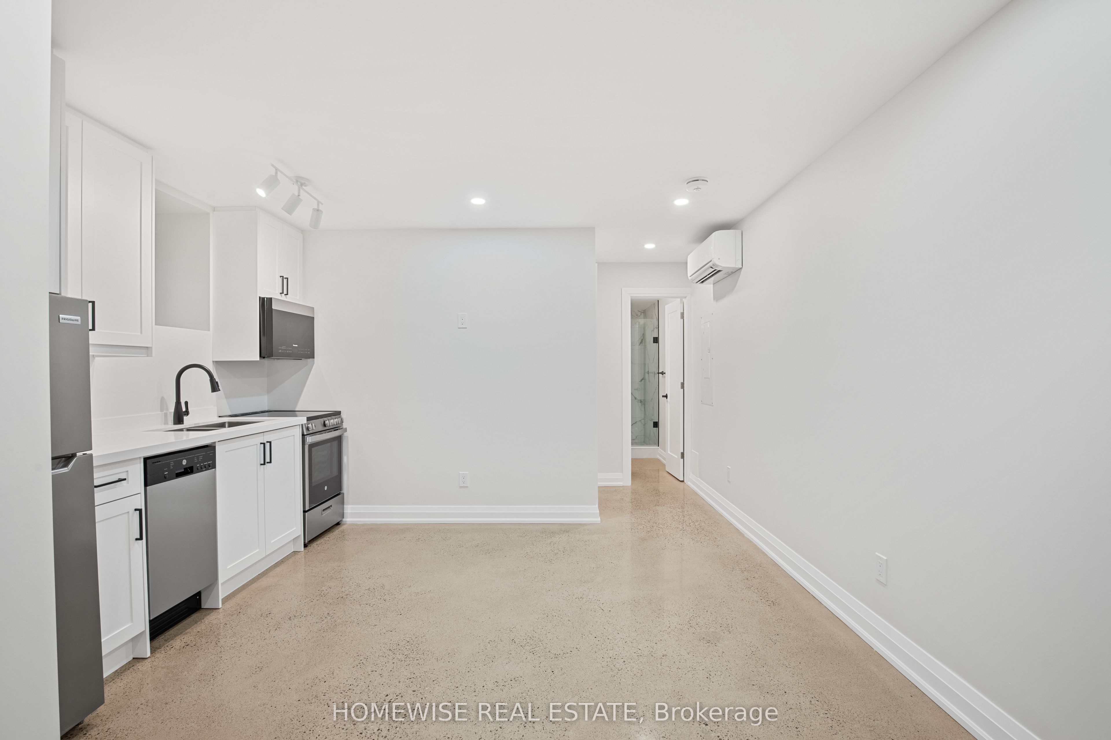 5-2563 Dundas Street W, Toronto, ON, M6P 1X6