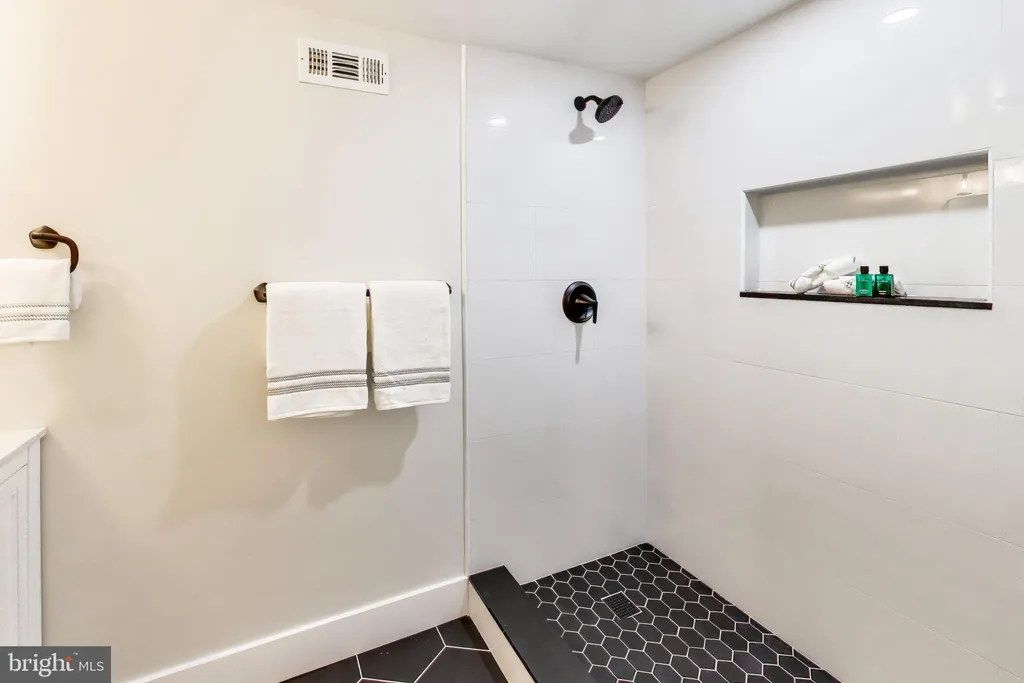 Additional image 36 of 3527 Hertford Place NW, Washington, DC 20010