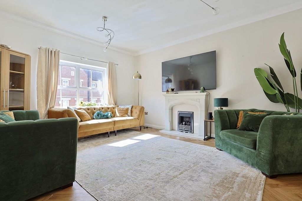 5 bed end terrace house for saleFeatherstone Grove, Newcastle Upon Tyne NE3