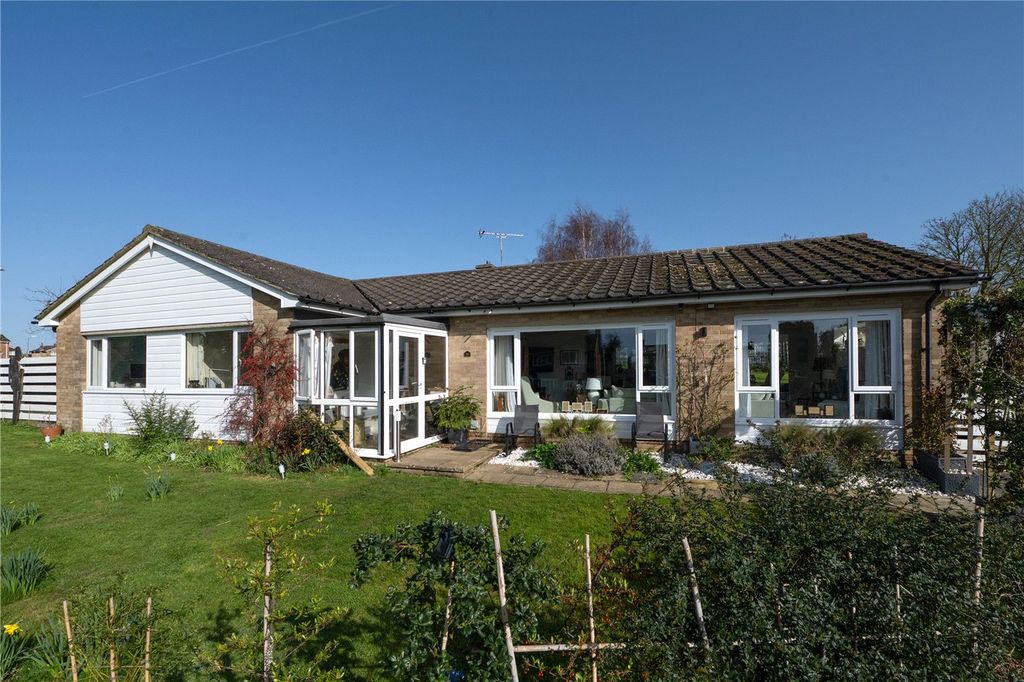 3 bed bungalow for saleCherry Glebe, Mersham, Ashford, Kent TN25 photo 2