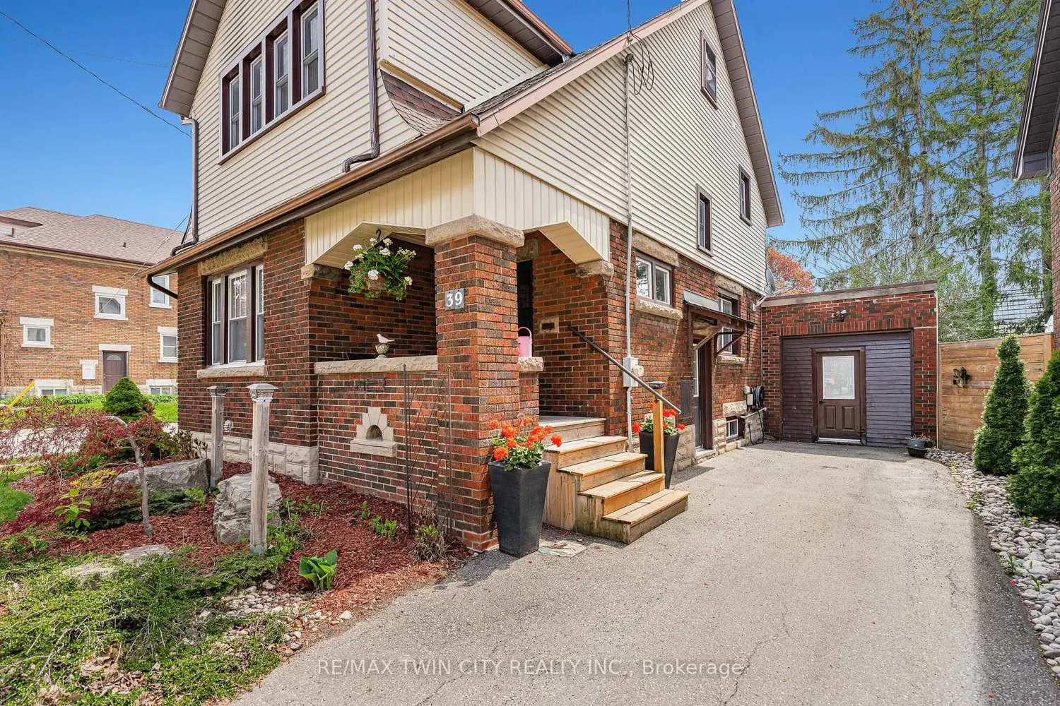 39 Borden Avenue