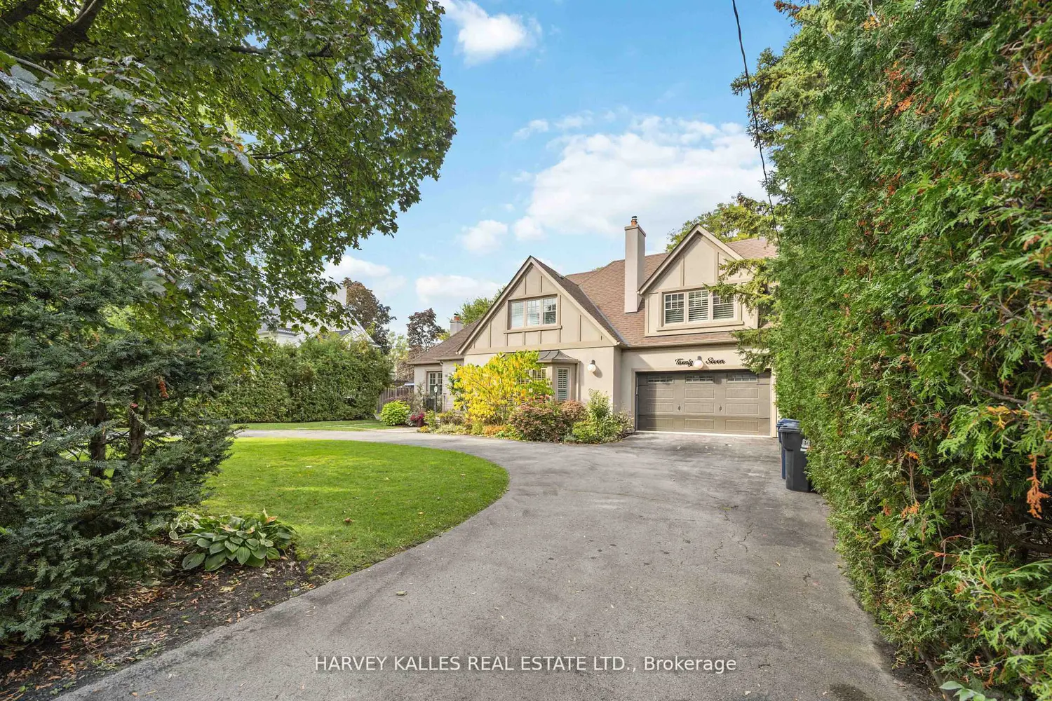 27 Ashley Park Road photo 3
