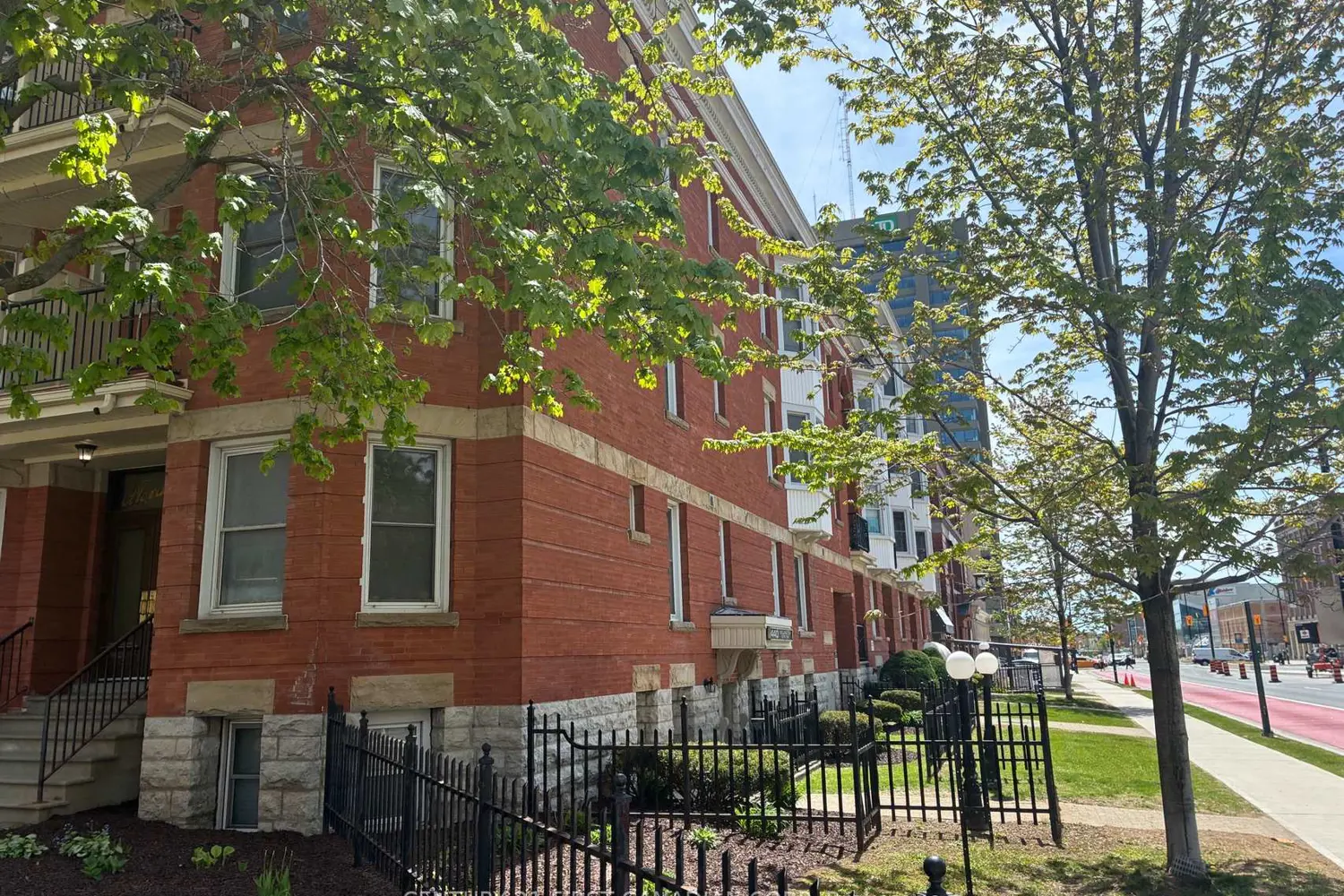 275 Queens Avenue 202