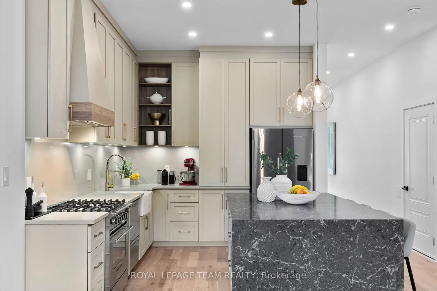 278 Avondale Avenue photo 3