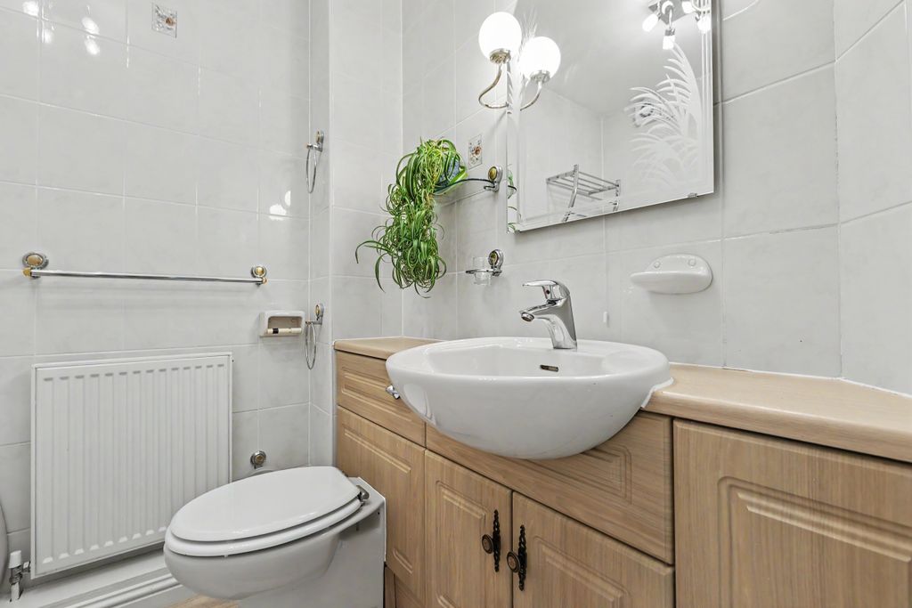 Additional image 11 of 2 bed flat for saleBeechwood Gardens, Stirling FK8