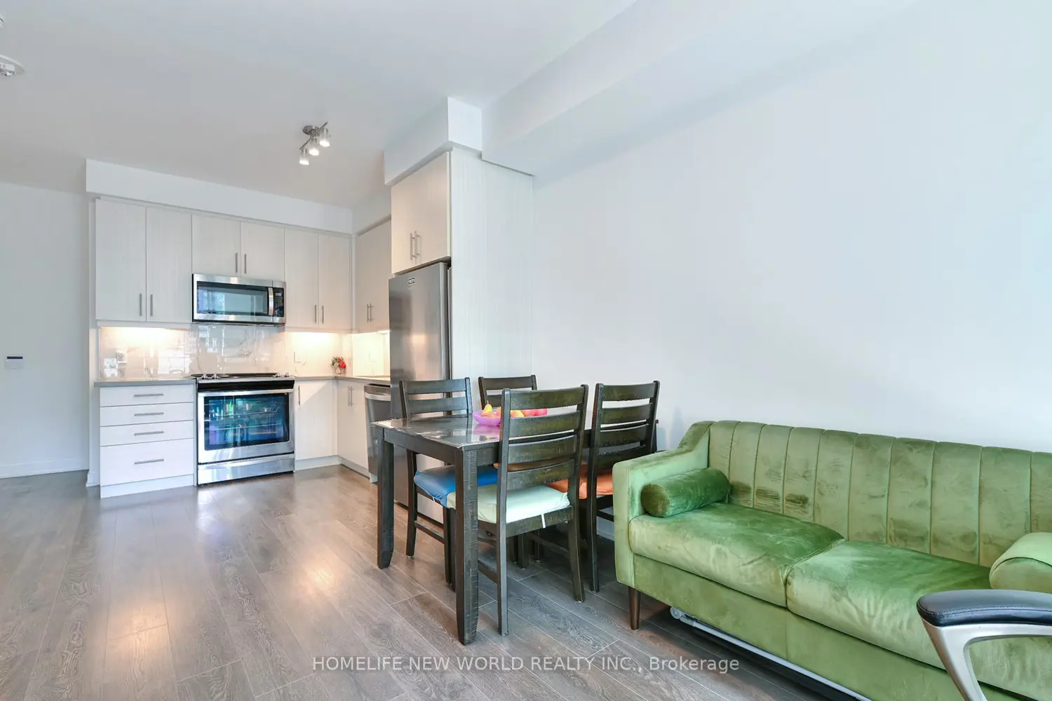 Additional image 11 of 85 Oneida Crescent 811