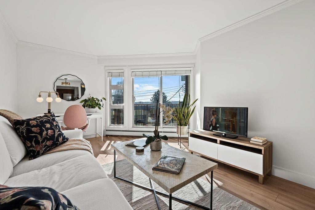 235 4th Street W, North Vancouver, BC, V7M 1H8