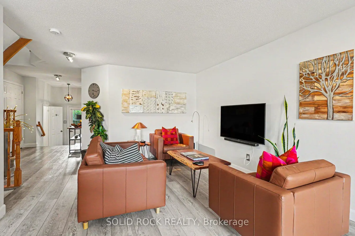 Additional image 2 of 2064 Dunollie Crescent