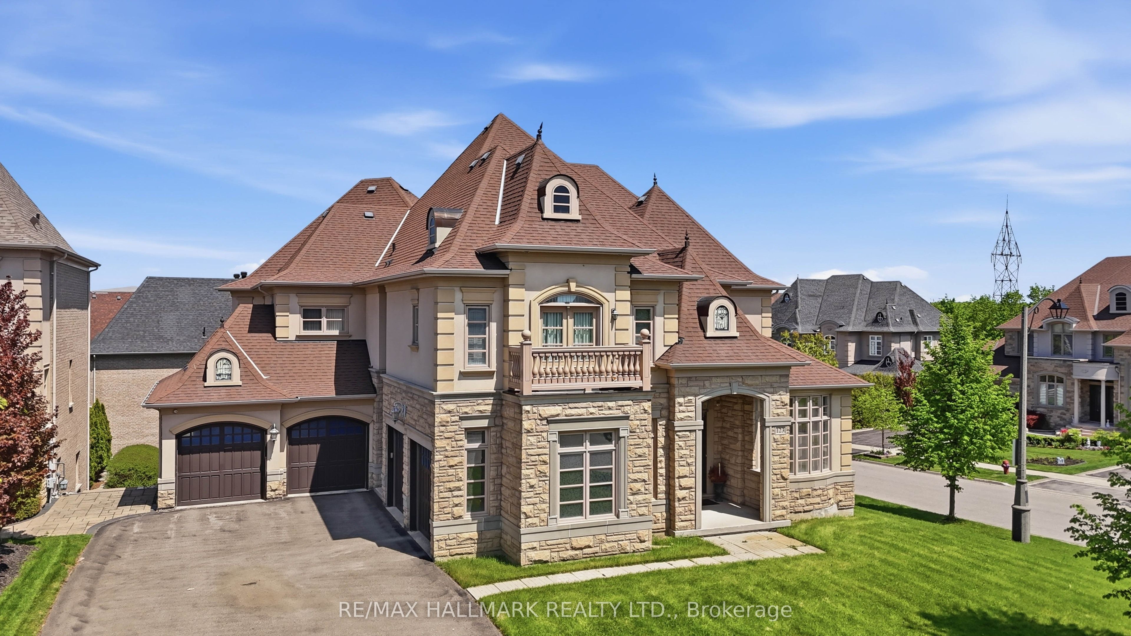 123 Carisbrooke Circle, Aurora, ON, L4G 0K4