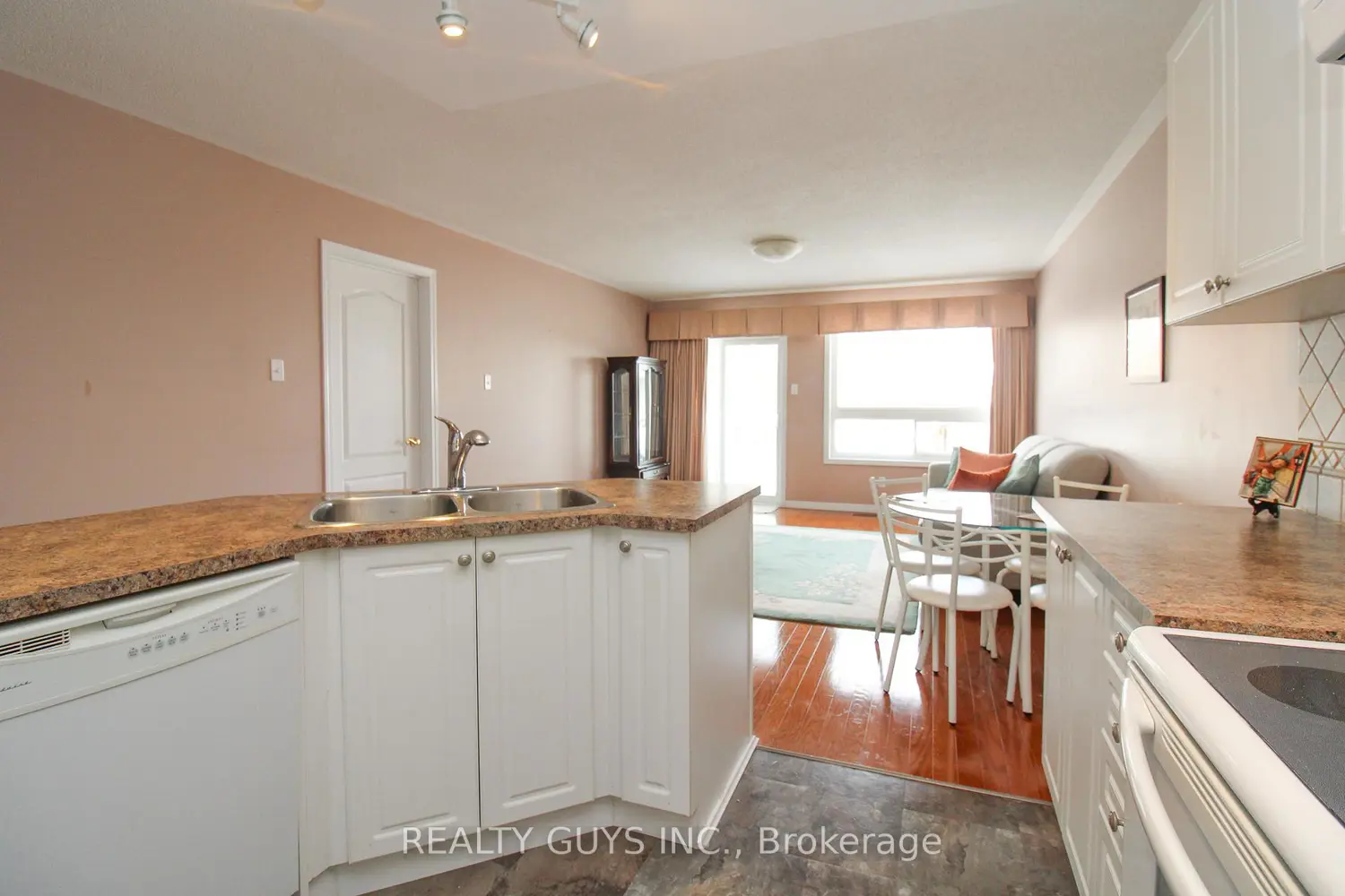 Additional image 6 of 909 Wentworth Street Unit #6