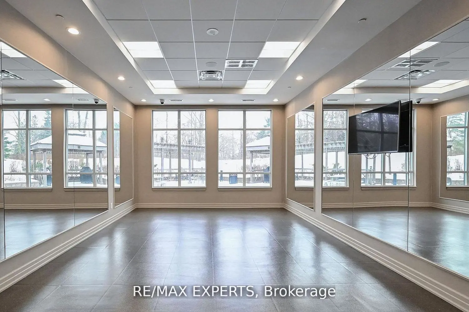 Additional image 15 of 9255 Jane Street 701