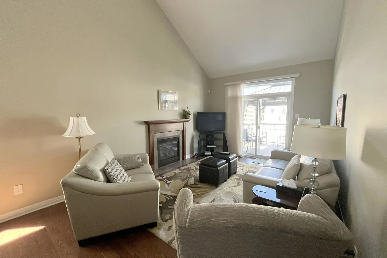 533 Peerless Street photo 3