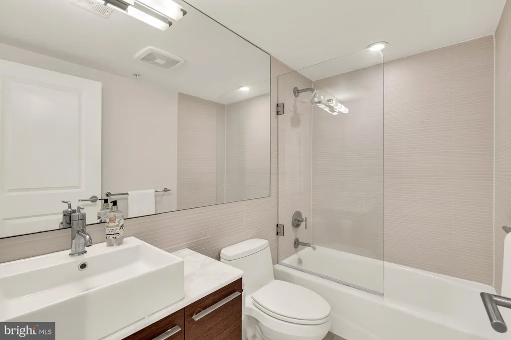 Additional image 19 of 2818 Connecticut Avenue NW Unit 7, Washington, DC 20008