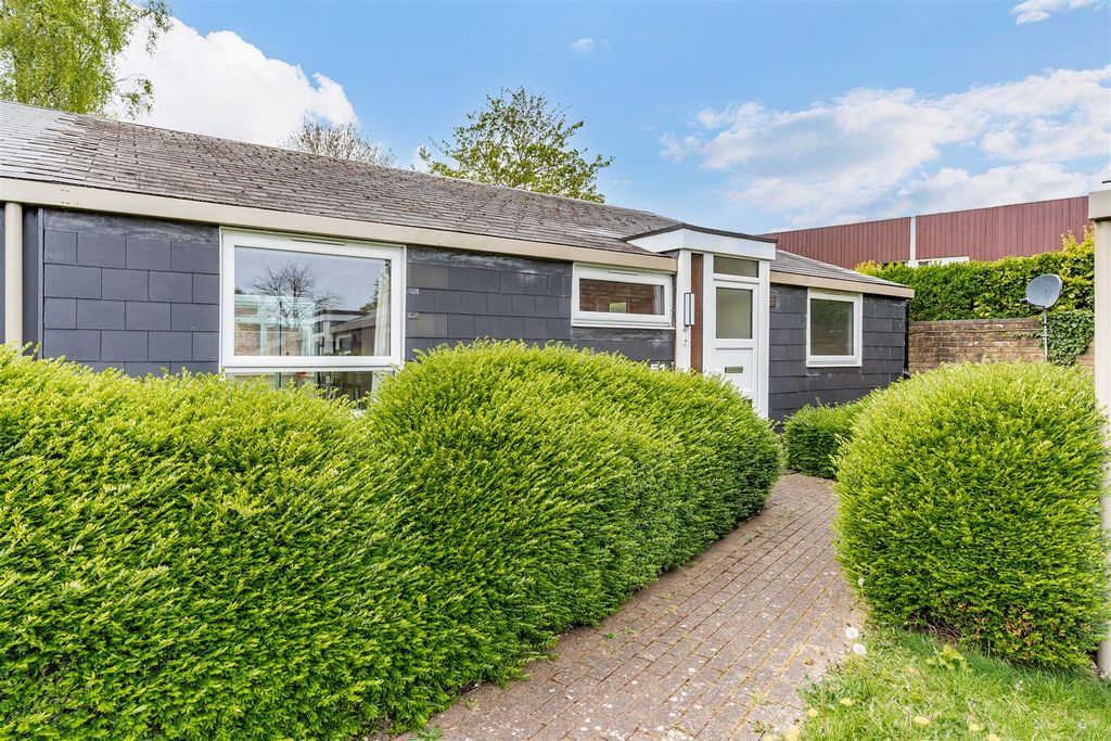 2 bed semi-detached bungalow for saleKnights Croft, New Ash Green DA3