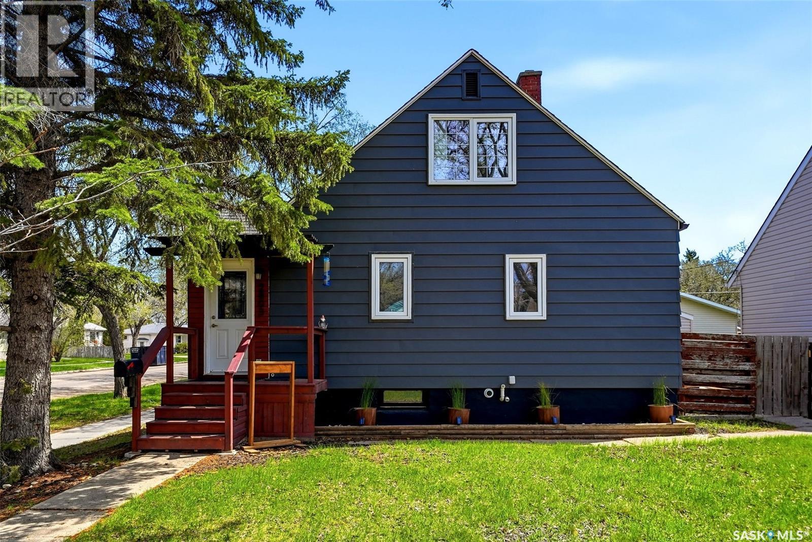 2803 McTavish STREET