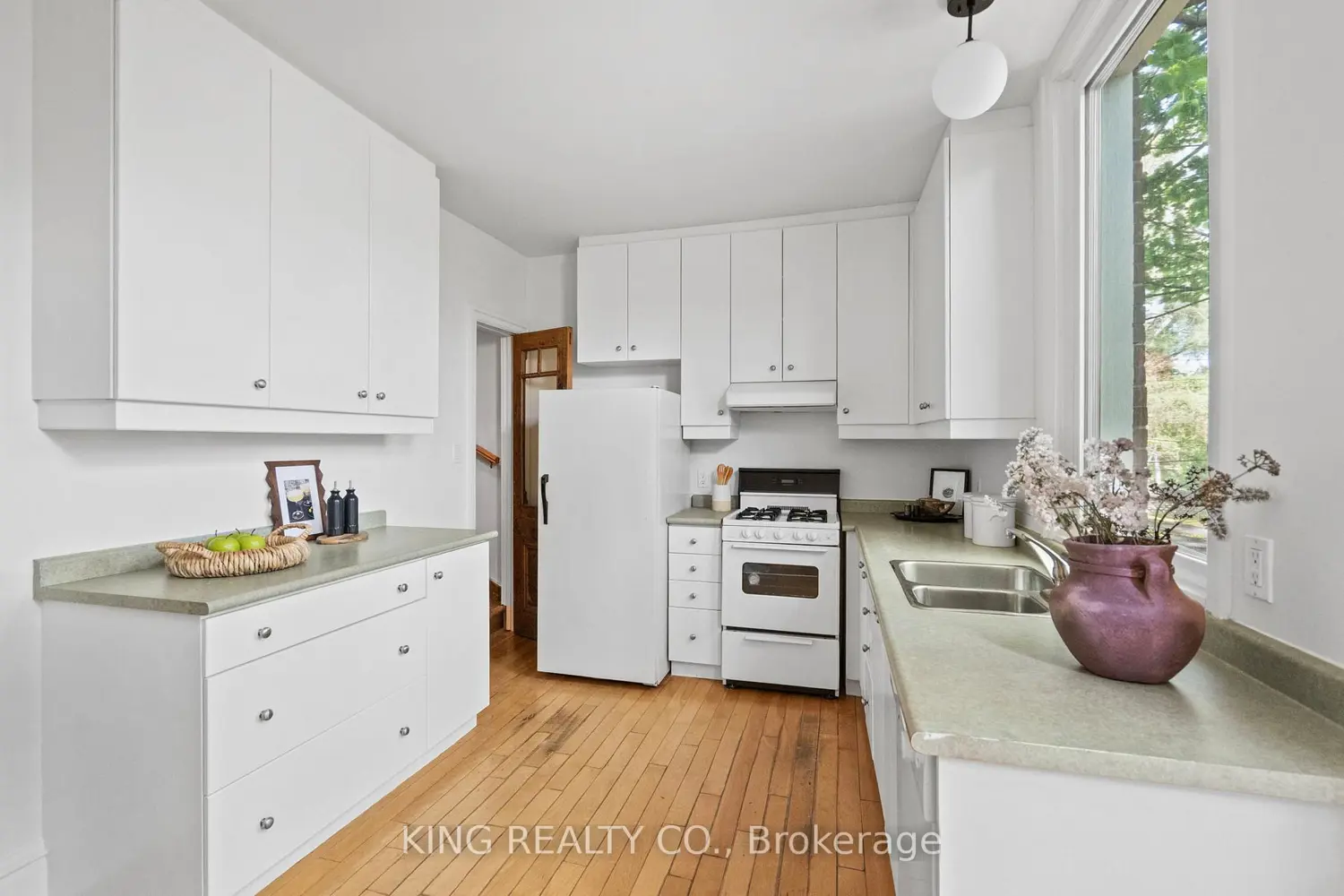 83 Olive Avenue photo 4