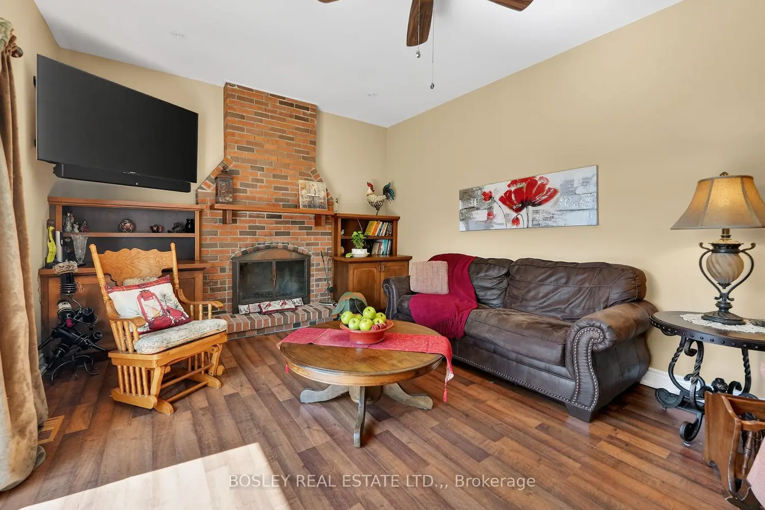 15 Upper Canada Drive photo 5