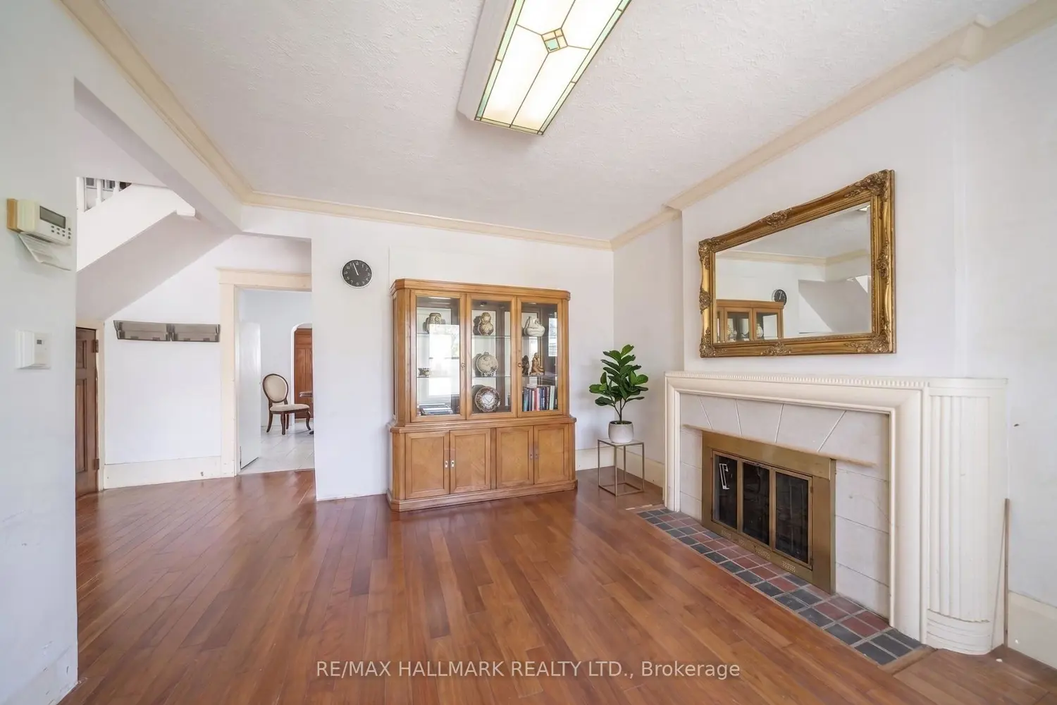 31 Gates Avenue photo 3