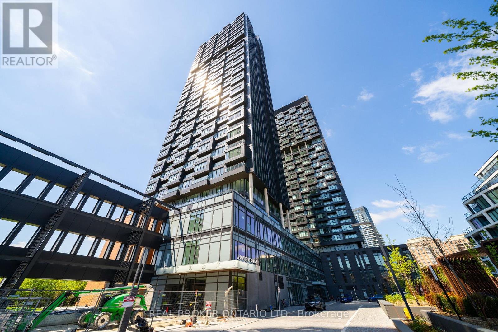 3704 - 1 QUARRINGTON LANE