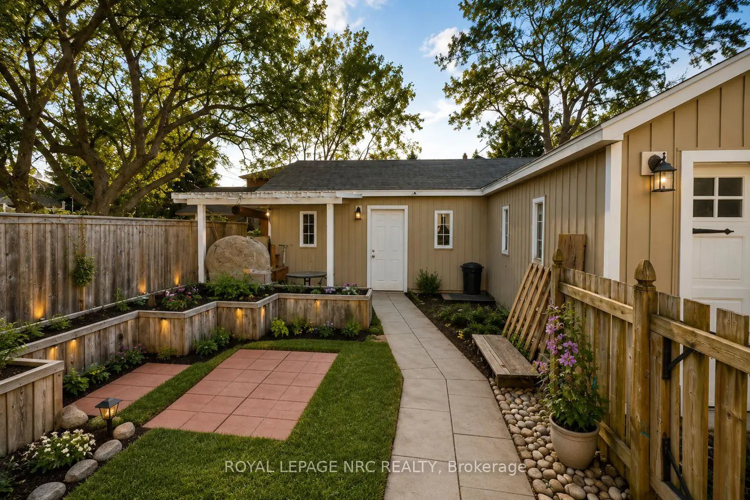 Additional image 12 of 92 Dufferin Street