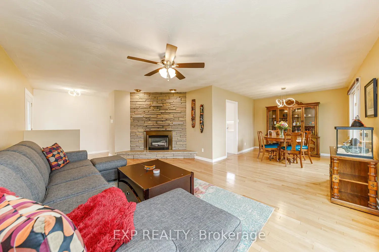 1642 Valmarie Avenue photo 2