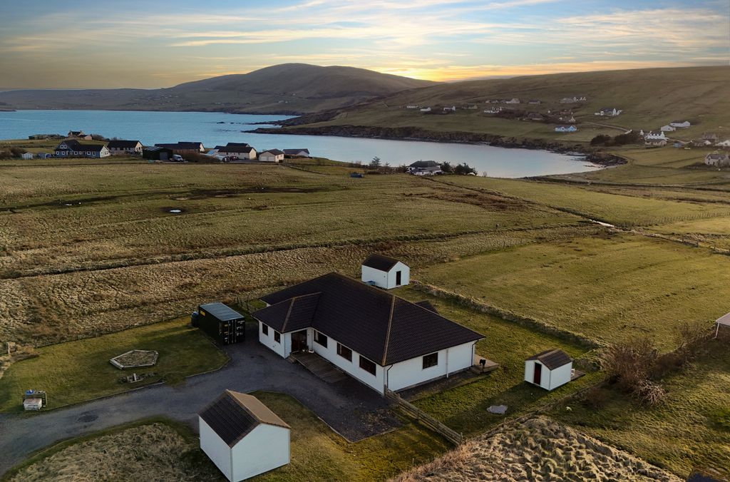 4 bed bungalow for saleDa Cutts, Sandwick, Shetland ZE2