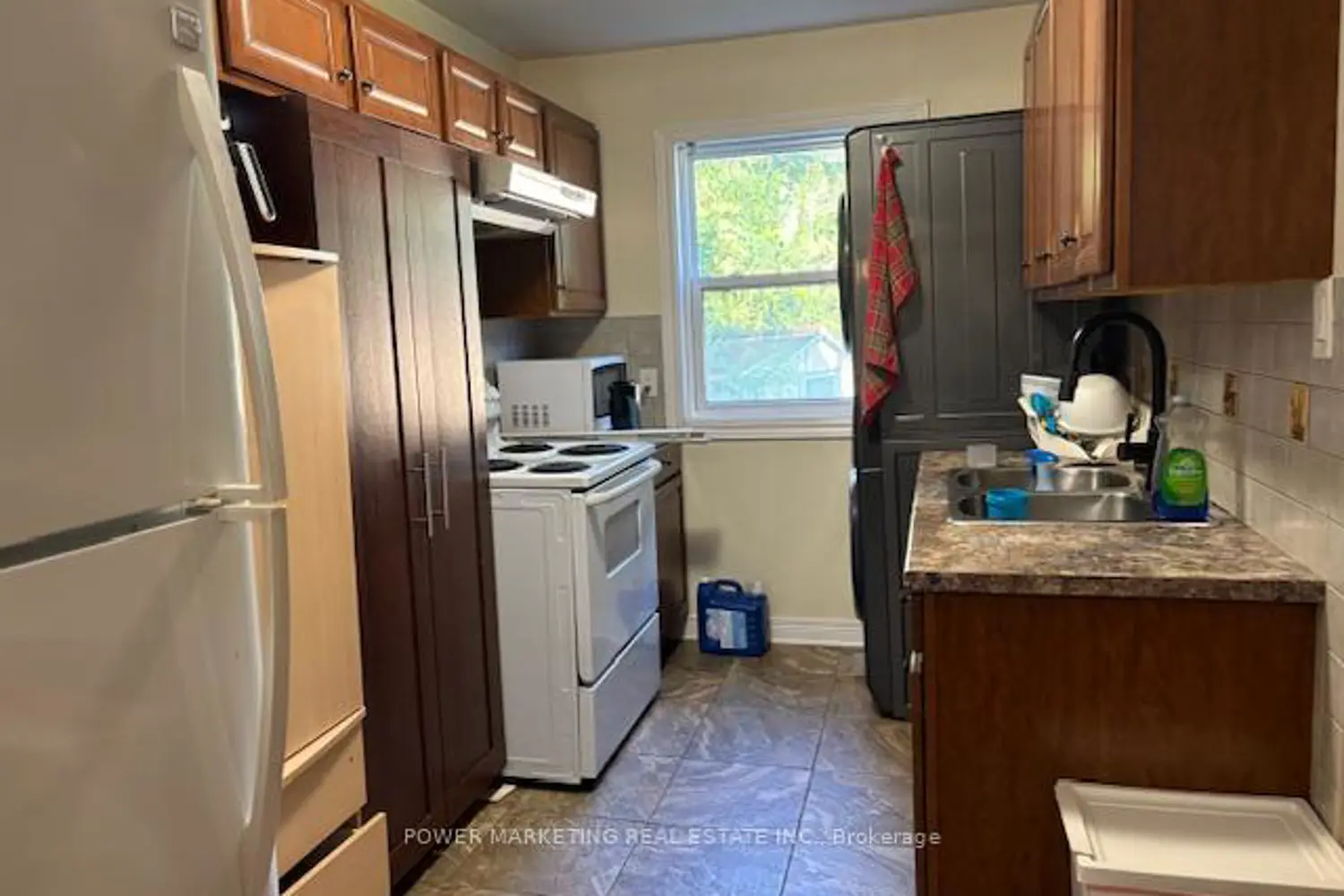 803 Merivale Road photo 2