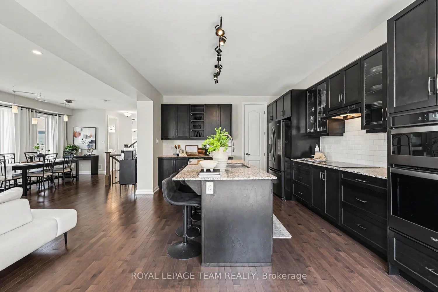 255 Meynell Road photo 5