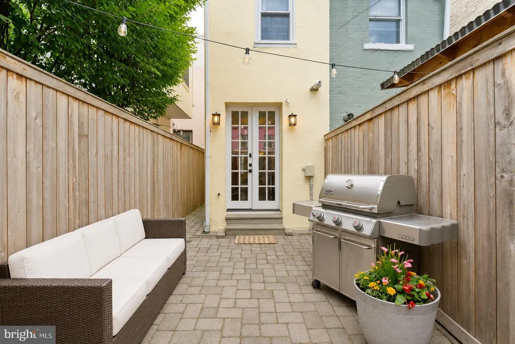 2263 12th Place NW, Washington, DC 20009