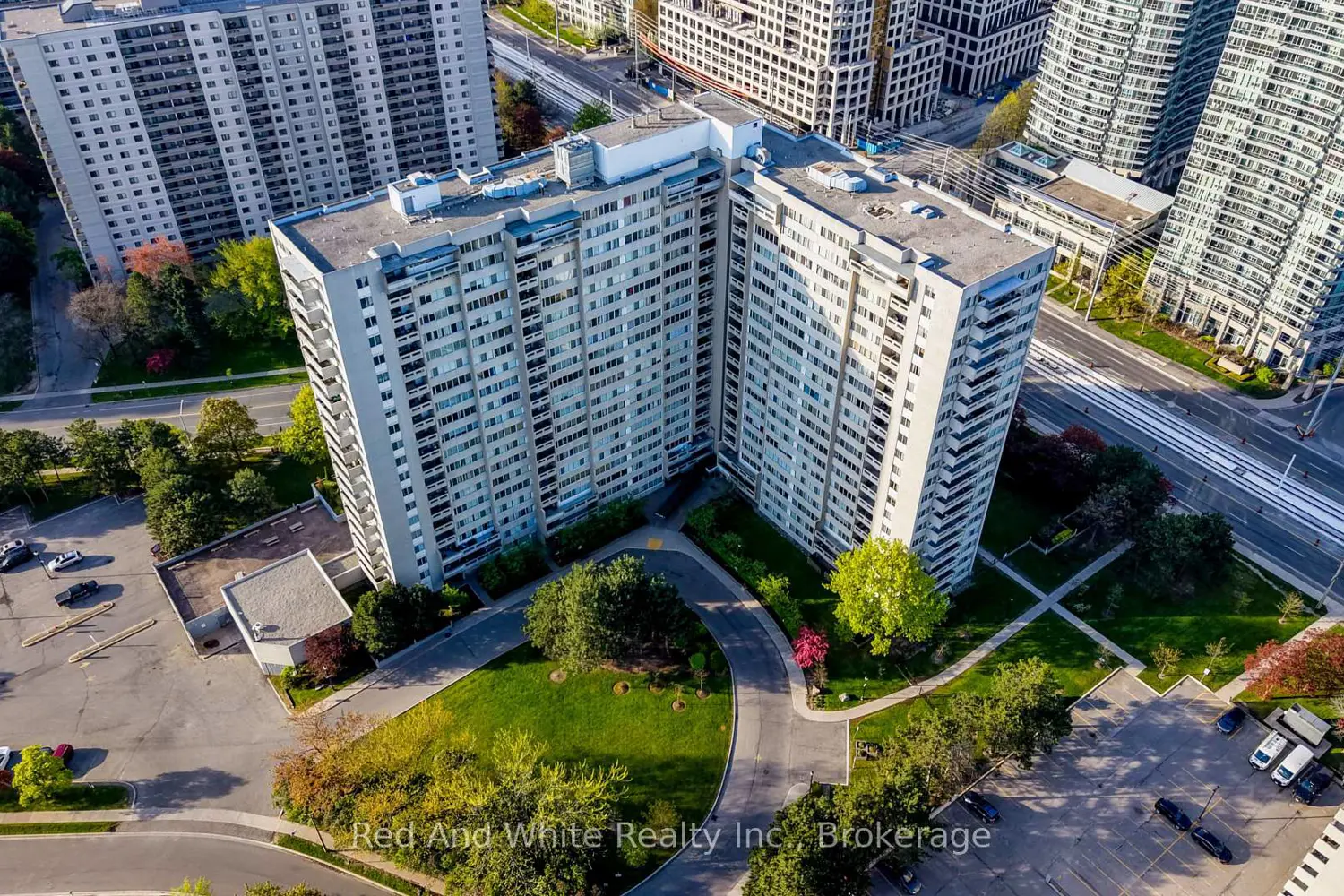 Additional image 18 of 3590 Kaneff Crescent 2013