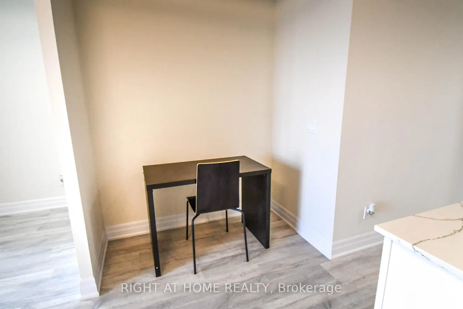 Additional image 5 of 9085 Jane Street 811