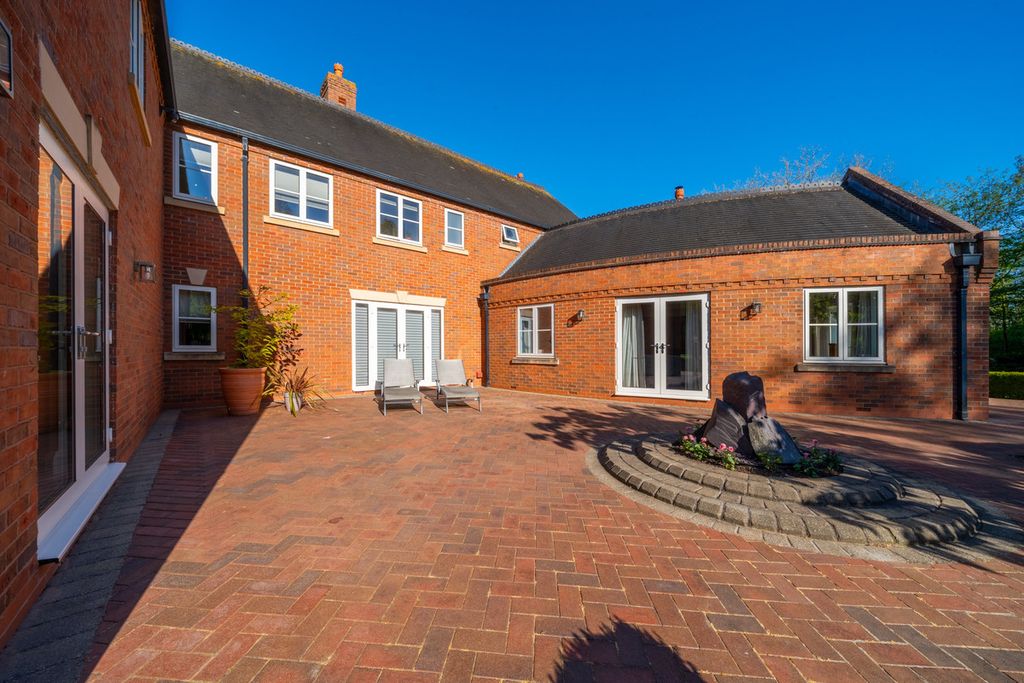 Additional image 44 of 5 bed detached house for saleWeaverlake Drive Yoxall Burton-On-Trent, Staffordshire DE13