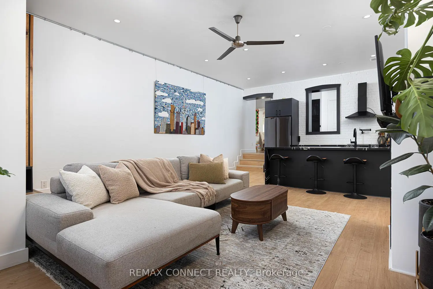 99 Coleman Avenue 106 photo 4