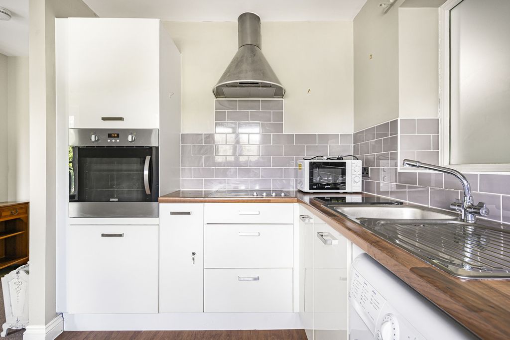 Additional image 3 of 2 bed flat for saleThe Moors, Kidlington OX5