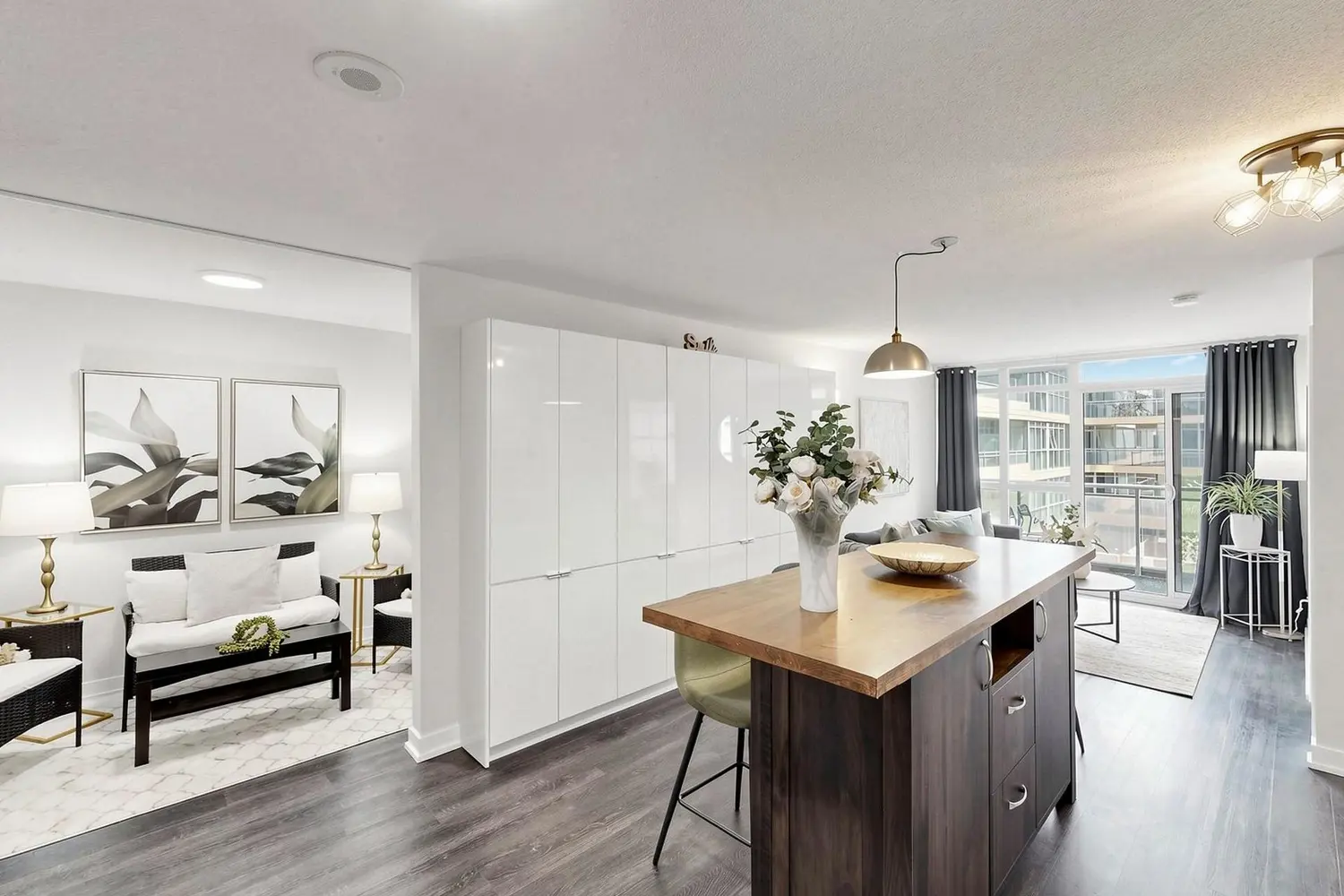 10 Capreol Court 529 photo 4