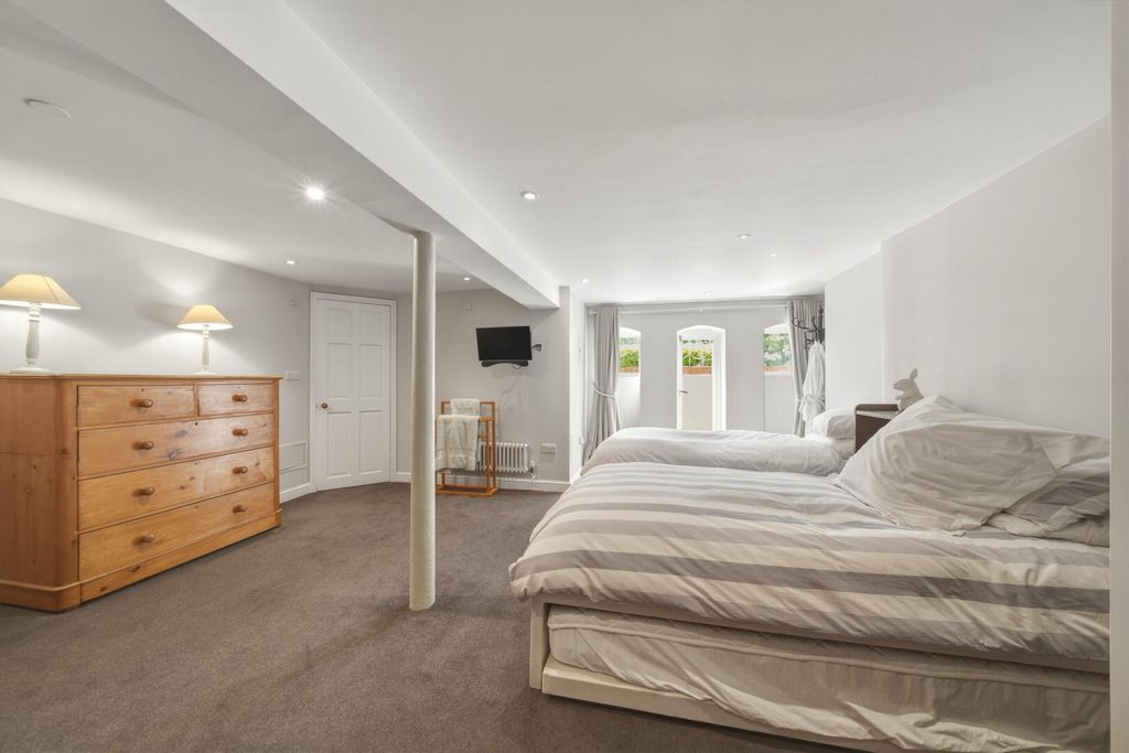 Additional image 18 of 3 bed flat for saleNewcastle Drive, The Park NG7