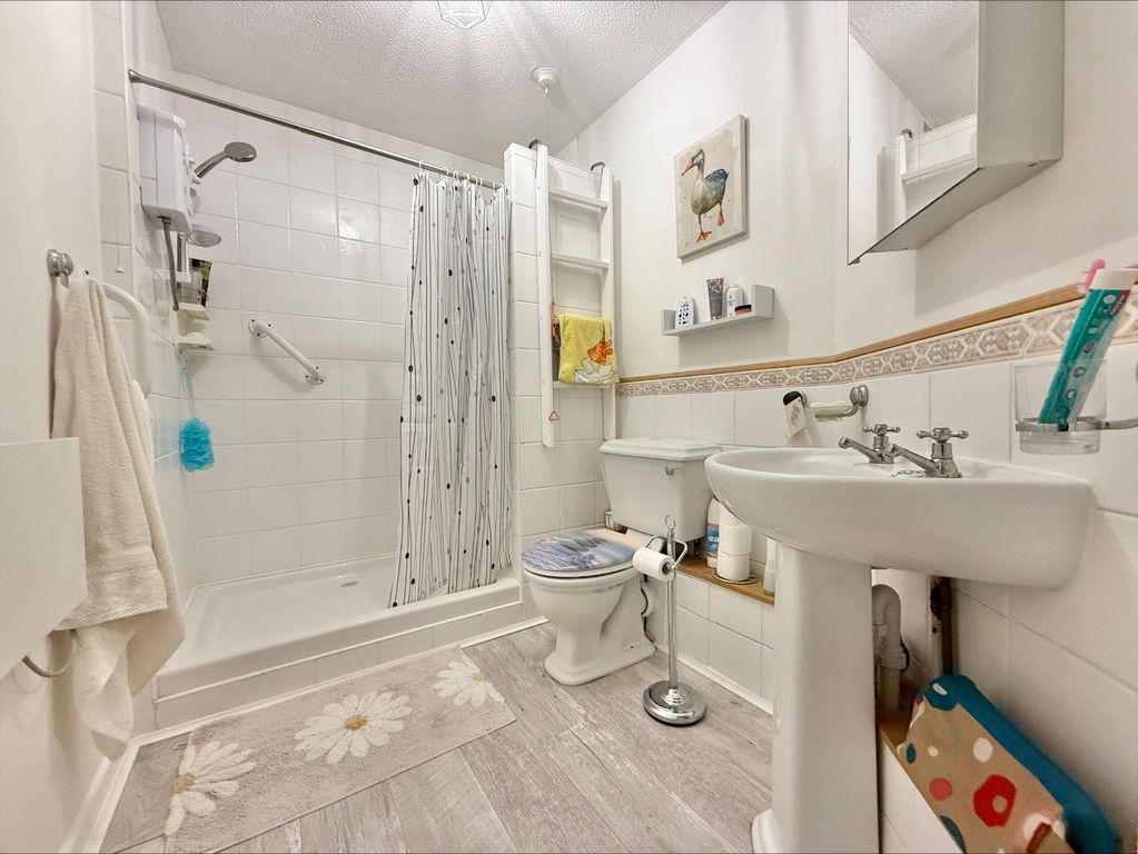 Additional image 4 of 1 bed flat for saleVictoria Street, Weymouth DT4