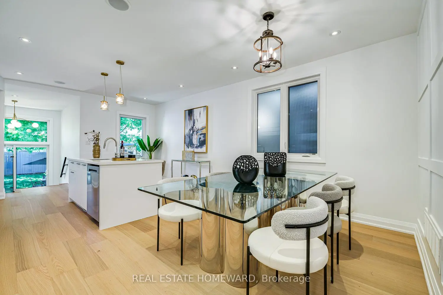 28 Richard Avenue photo 4
