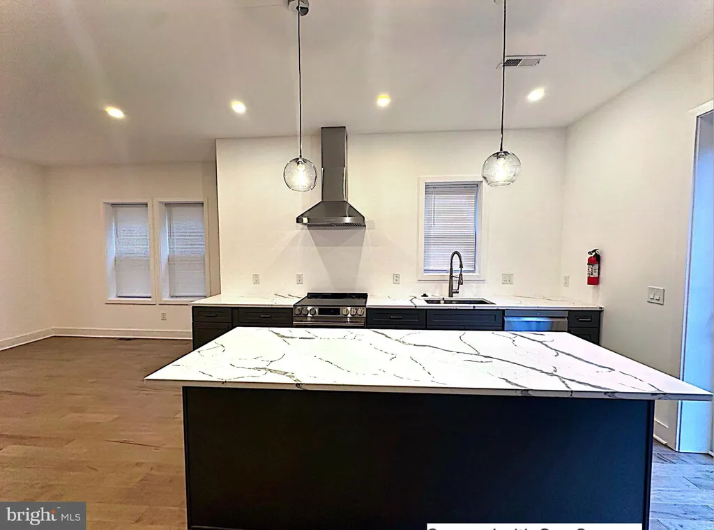 733 Gresham Place NW, Washington, DC 20001 photo 2