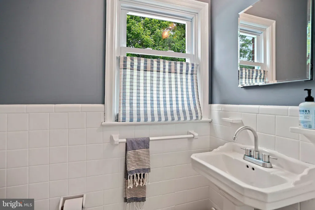Additional image 11 of 3305 Chestnut Street NW, Washington, DC 20015