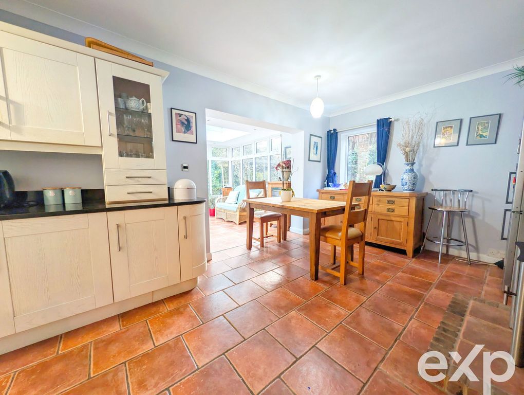 3 bed semi-detached bungalow for salePolice Station Road, West Malling ME19