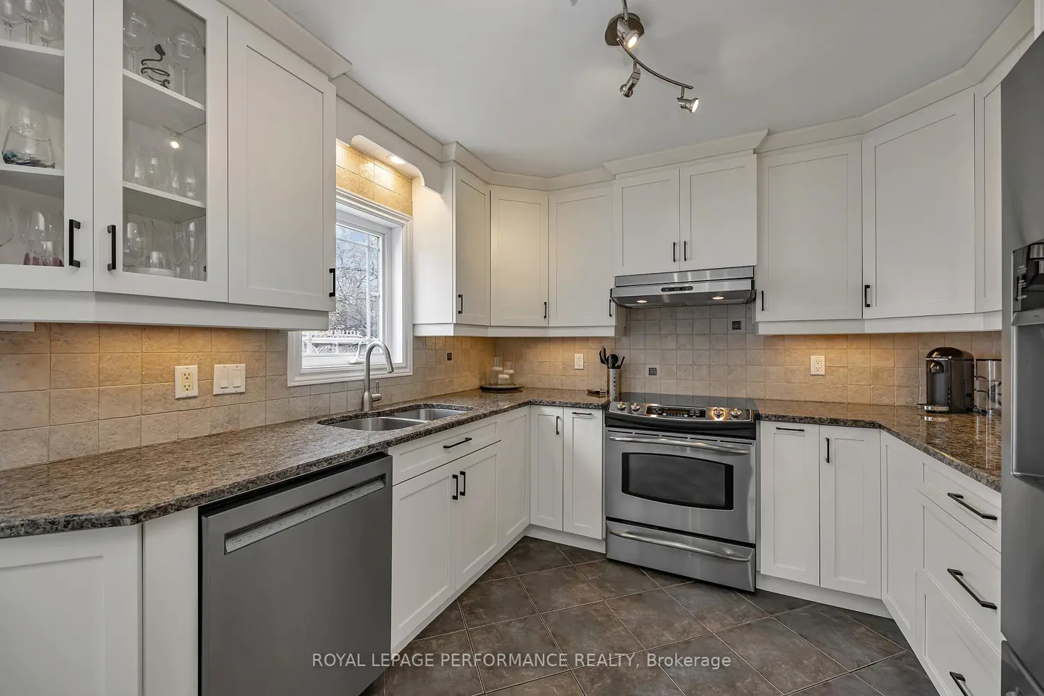 1696 Tache Way photo 5