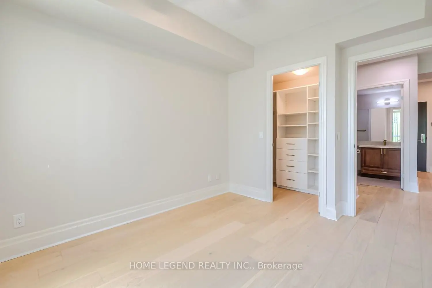 Additional image 6 of 39 Upper Duke Crescent 215