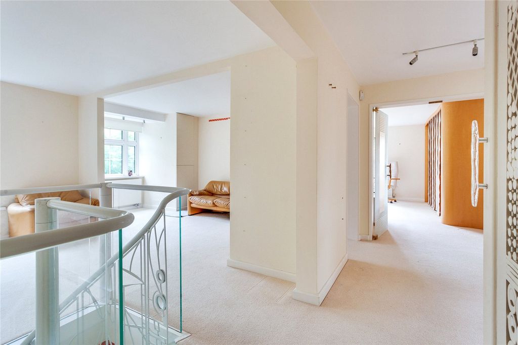 Additional image 10 of 3 bed flat for salePhyllis Court Drive, Henley-On-Thames, Oxfordshire RG9