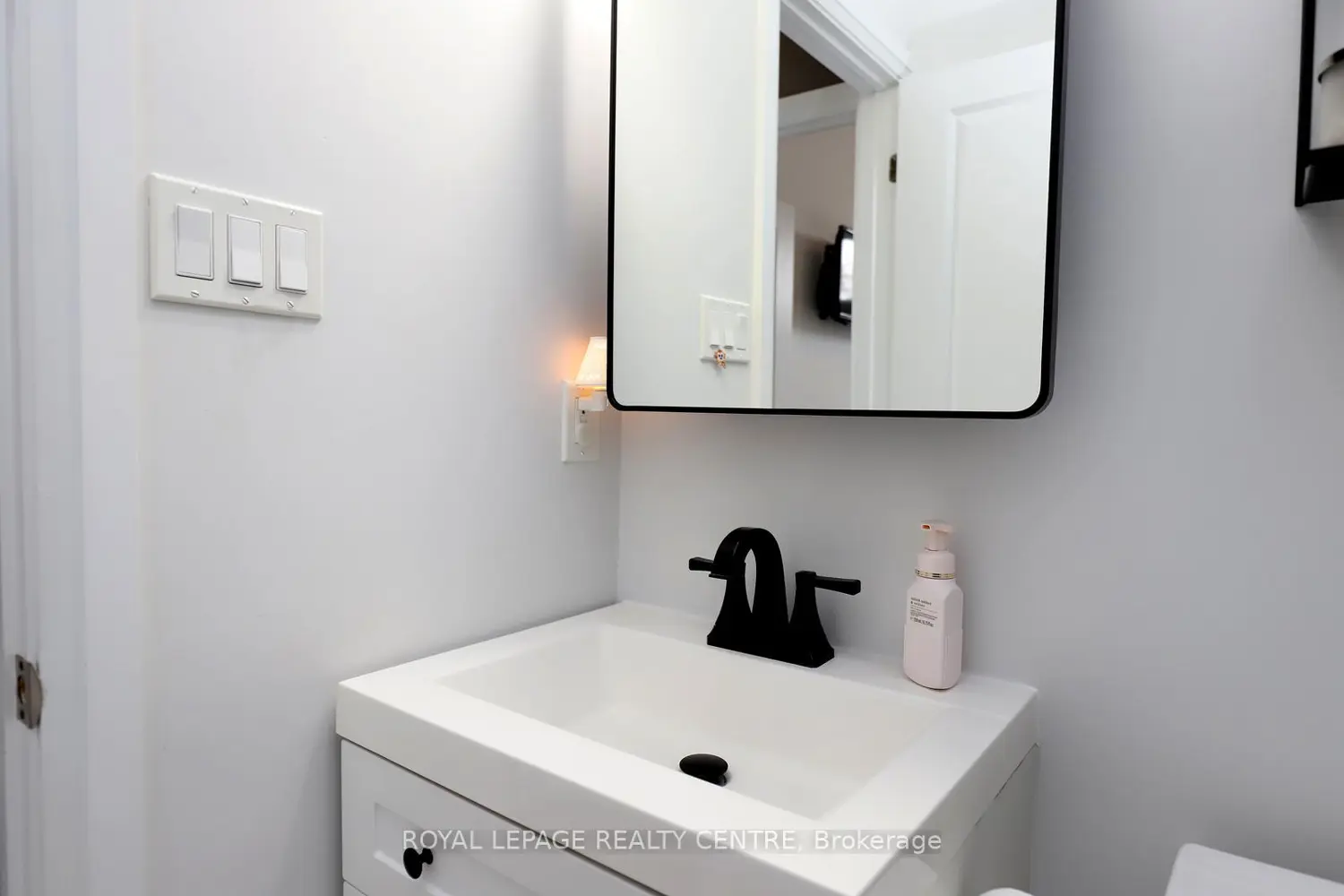 Additional image 14 of 3077 Cawthra Road 10