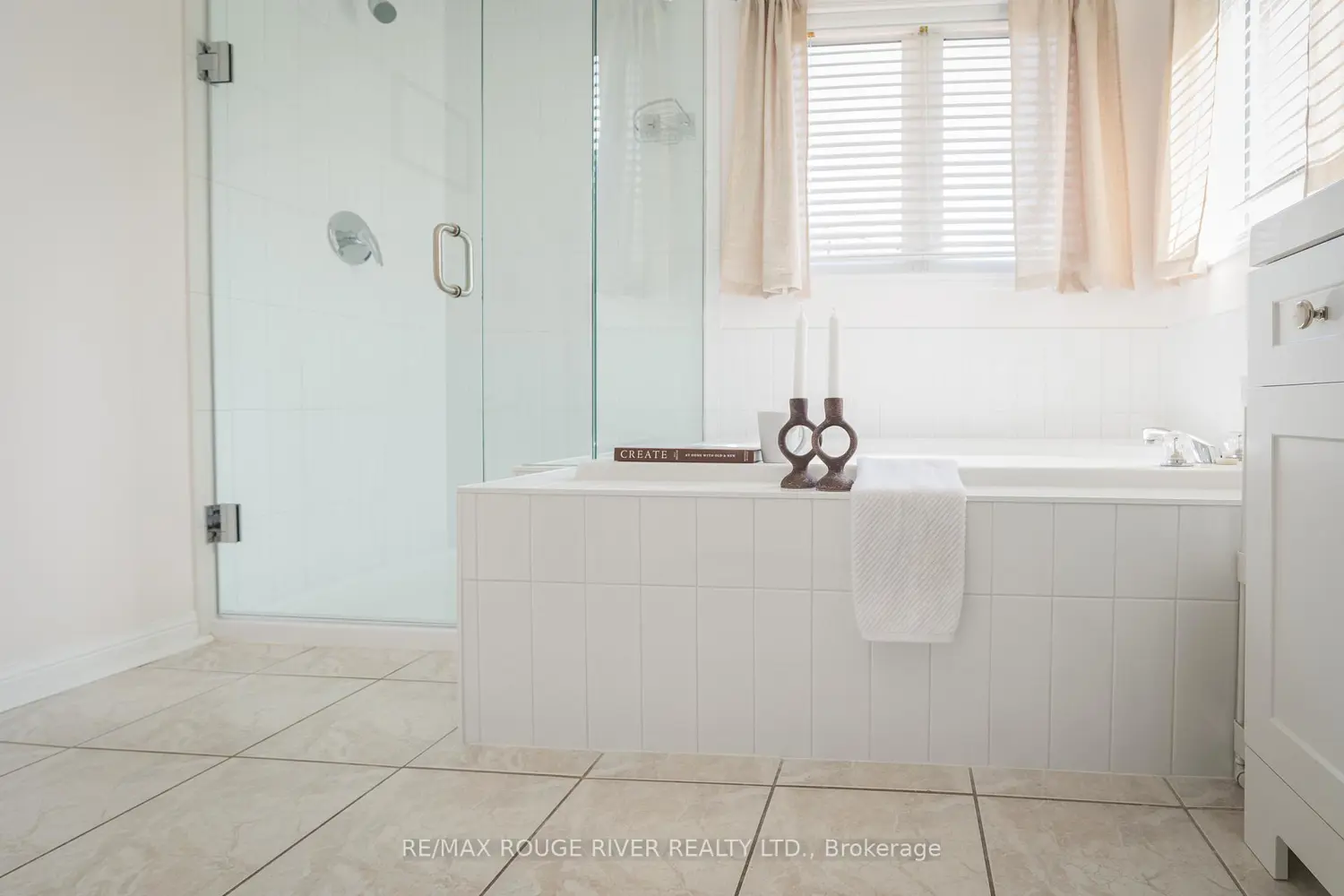 Additional image 13 of 463 Summerpark Crescent