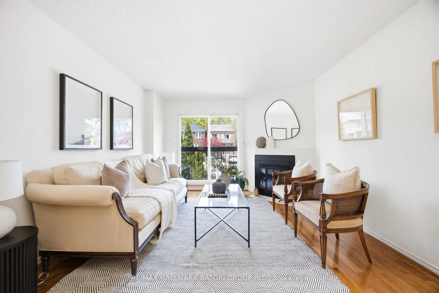 547 Merton Street photo 4