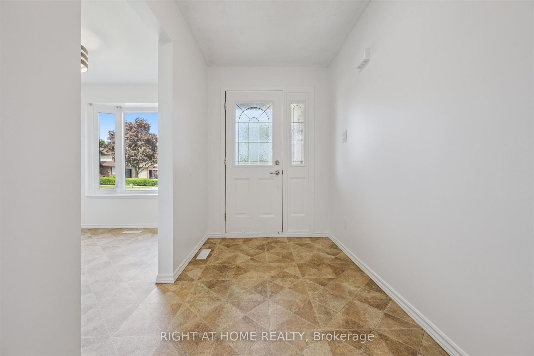 Additional image 5 of 2432 Malcolm Crescent, Burlington, ON, L7P 3Y4