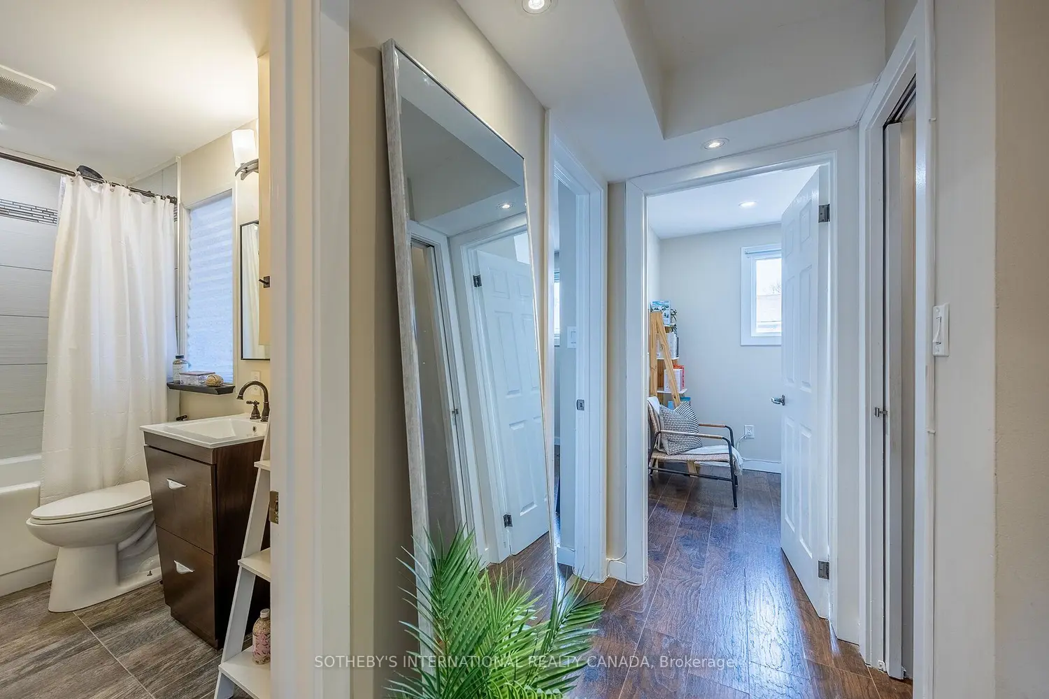 Additional image 9 of 5475 Lakeshore Road 113