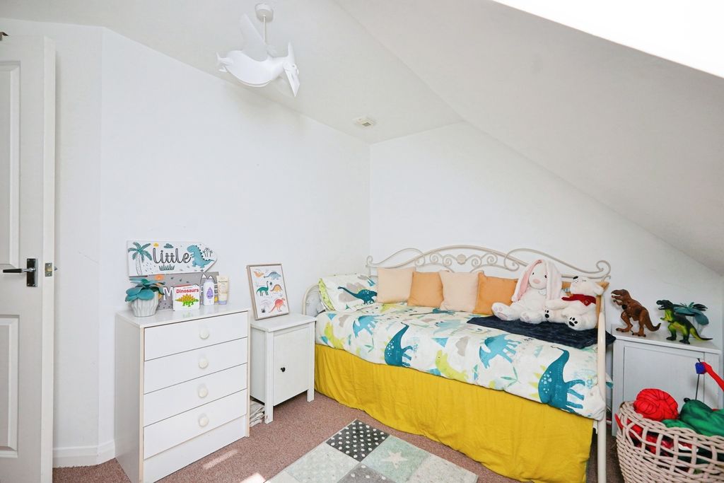3 bed maisonette for saleStation Road, Folkestone CT19 photo 4
